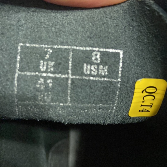 Dr.Martens Air Wair with sole bouncing 🥾 size 8M BNWOT please see all photos - Picture 7 of 17